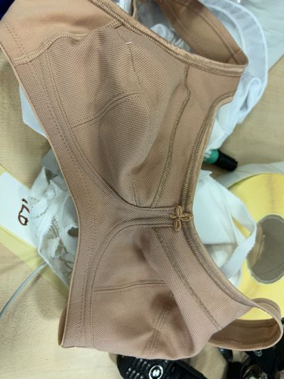 Lot de trois soutien-gorges Taille 90 B
...