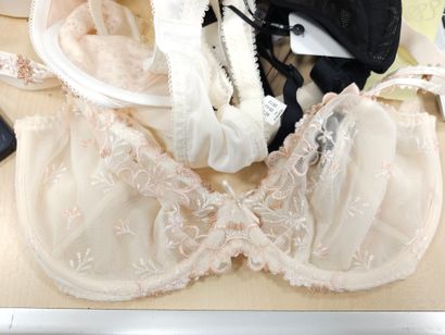 Lot de trois soutien-gorge taille 
95E
WACOAL
PRIMA...