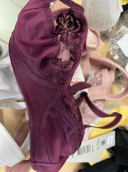 Lot de trois soutien-gorge Taille 75 A
ANITA
ANITA
TRIUMPH
sans...