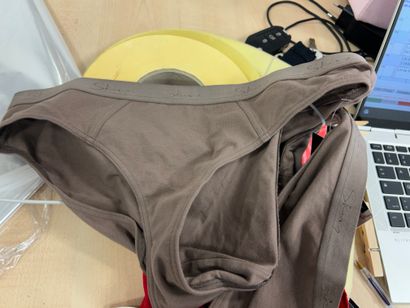 Lot de trois soutien-gorges Taille 42
CO...