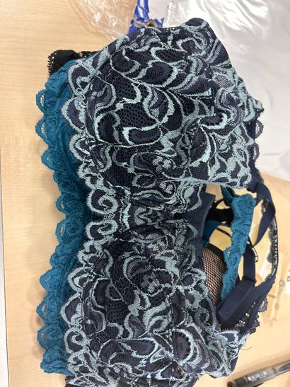 Lot de trois soutien-gorges Taille 75 C
...