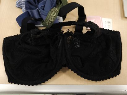 Lot de trois soutien-gorge taille 
95F
PRIMA...