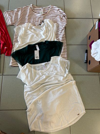 Lot de vetement Taille XXL ou 44 comprenant...
