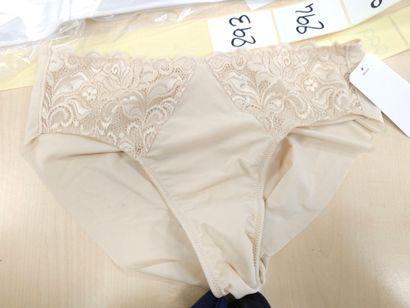 Lot de quatre culottes taille
L
WACOAL
