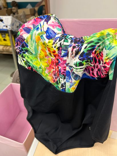 Deux maillots 1 pièce taille 52 C et 52 D...