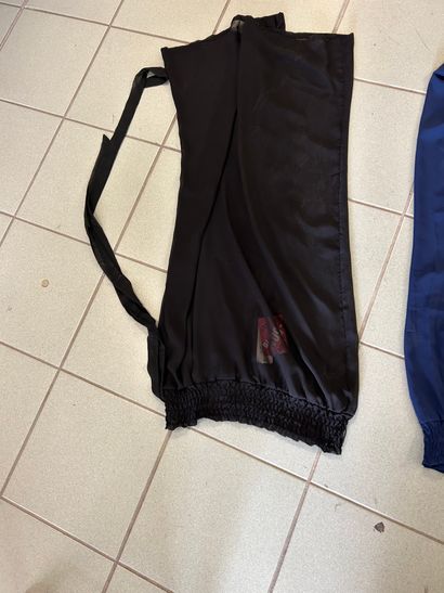 Lot de vetement Taille L ou 40 comprenant...