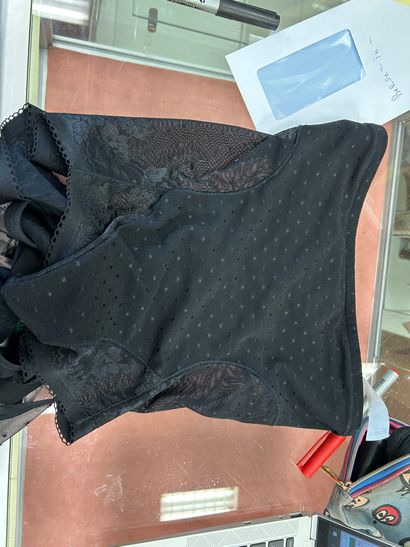 Lot de quatre culottes Taille M
2 JANIRA
2...