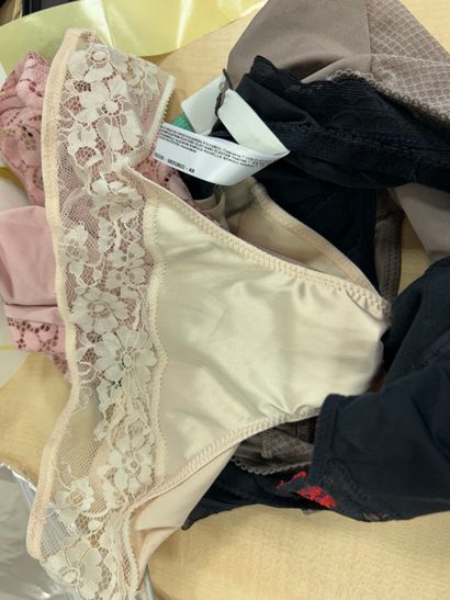 Lot de quatre culotte Taille 40
PRIMA DONNA
CHANTELLE
LINGA...