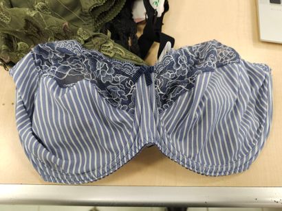 Lot de trois soutien-gorge taille 
95F
PRIMA...