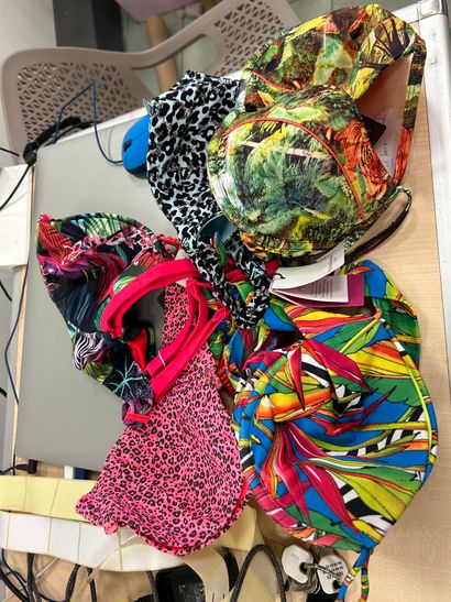 LINGA DORE BEACH 
4 hauts de maillots taille...