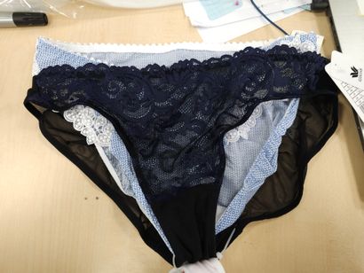 Lot de quatre culottes taille
42
EMPREINTE
WACOAL
MARIE...
