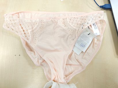 Lot de quatre culottes taille
42
CHANTELLE
MARIE...