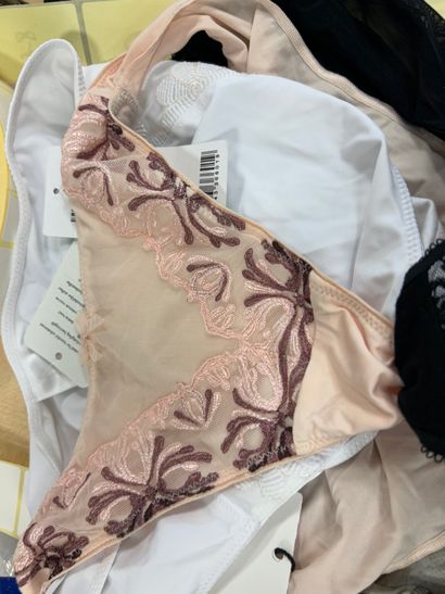 Lot de quatre culottes Taille 40
ANITA
CHANTELLE
PRIMA...