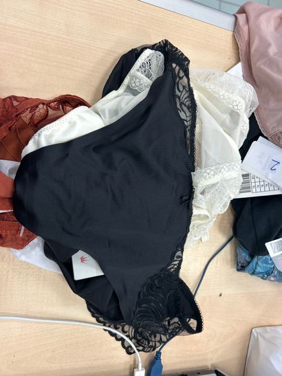 Lot de quatre culottes Taille 44
Linga Dore
2...