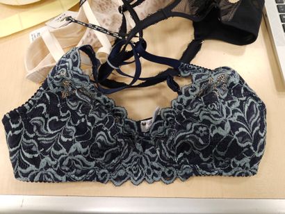 Lot de trois soutien-gorge taille 
90B
W...