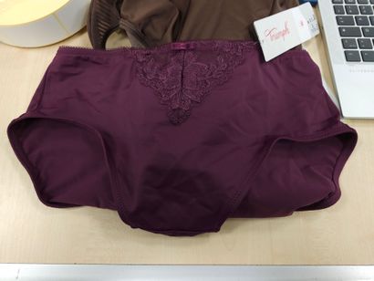 Lot de quatre culottes taille
42
TRIUMPH...
