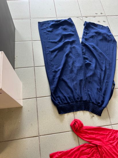 Lot de vetement Taille XXL ou 44 comprenant...