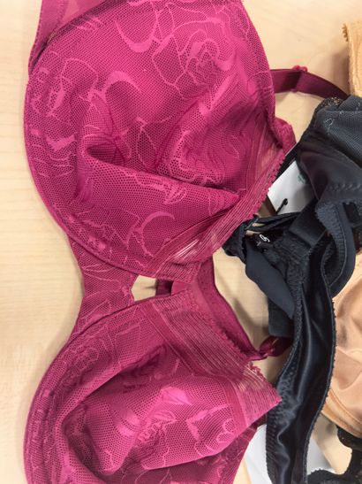Lot de trois soutien-gorges Taille 90 C
TRIUMPH
EMPREINTE
PRIMA...
