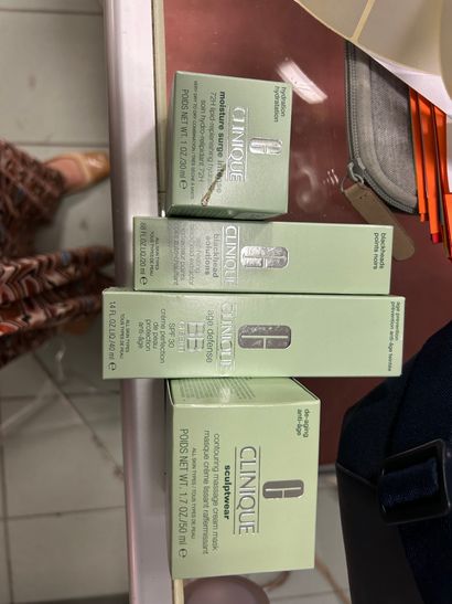 CLINIQUE
1) Soin hydro-relipidant 72 H 30...
