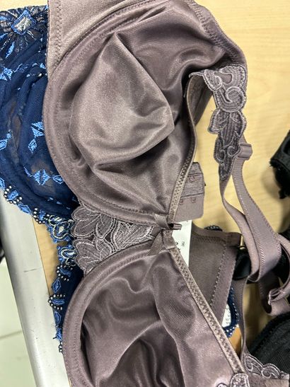 Lot de trois soutien-gorges Taille 90 C
CHANTELLE...