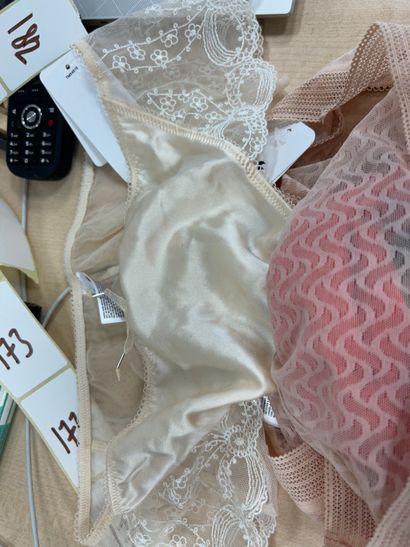 Lot de quatre culottes Taille M
WACOAL
W...