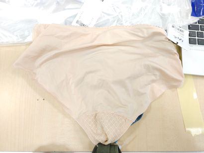 Lot de quatre culottes taille
42
CHANTELLE
PRIMA...