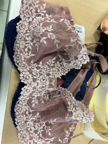 Lot de trois soutien-gorges Taille 90 C
...