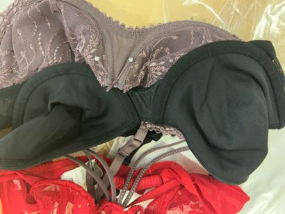 Lot de trois soutien-gorges Taille 95 B
CHANTELLE
MARIE...
