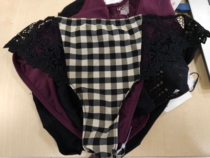 Lot de quatre culottes taille
42
TRIUMPH
CHANTELLE
MARIE...