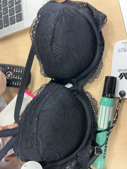 Lot de trois soutien-gorge Taille 85 A
W...