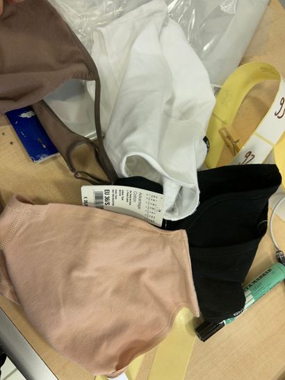 Lot de 3 culottes et 1 brassière 
SKINY 
taille...