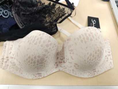 Lot de trois soutien-gorge taille 
90B
W...