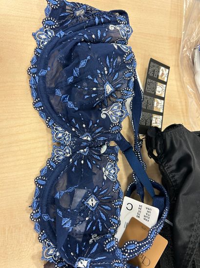 Lot de trois soutien-gorges Taille 90 C
CHANTELLE...