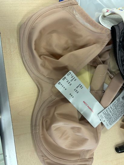 Lot de trois soutien-gorges Taille 80 B
...