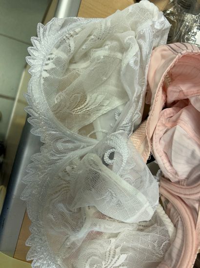 Lot de trois soutien-gorge Taille 85 G
EMPREINTE
PRIMA...