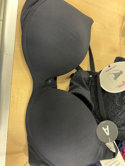 Lot de trois soutien-gorges Taille 80 A
SKINY
MARIE...