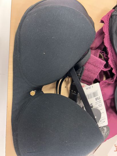 Lot de trois soutien-gorges Taille 75 B
...