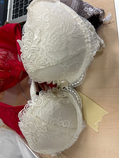 Lot de trois soutien-gorges Taille 85 C
lise...