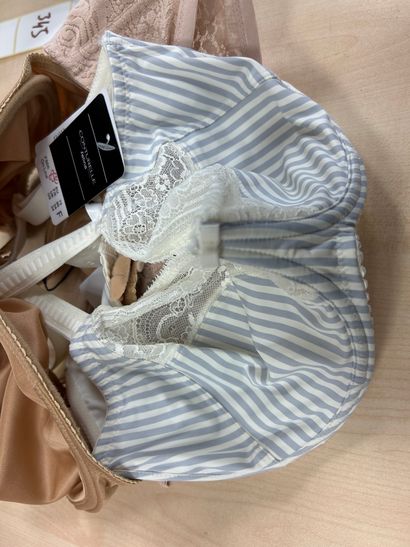 Lot de trois soutien gorges taille 90 F
PRIMA...