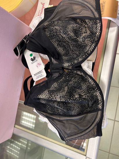 Lot de 3 soutien-gorges Taille 90E
Chantelle...