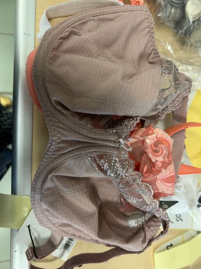 Lot de trois soutien-gorge Taille 70 E
CONTURELLE...