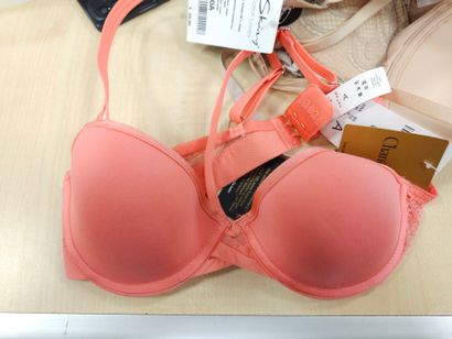 Lot de trois soutien-gorge taille 
85A
R...