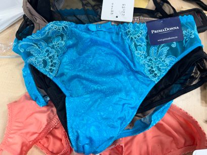 Lot de quatre culottes Taille 40
CHANTELLE
CHANTELLE
PRIMA...