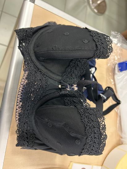 Lot de trois soutien-gorges Taille 75 C
...