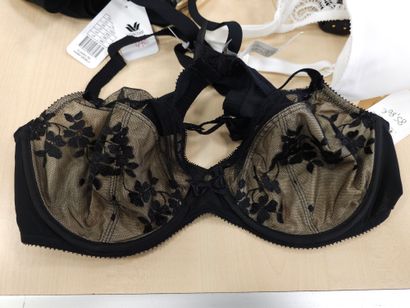 Lot de trois soutien-gorge taille 
100C
...