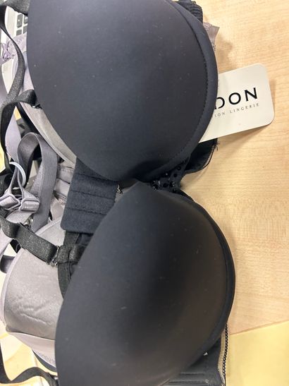 Lot de trois soutien-gorge Taille 90 C
R...