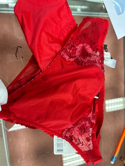Lot de quatre culottes Taille 40
Chantelle
2...