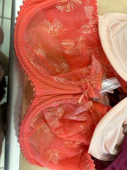 Lot de trois soutien-gorges Taille 90 E
Marie...
