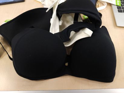 Lot de trois soutien-gorge taille 
90C
S...