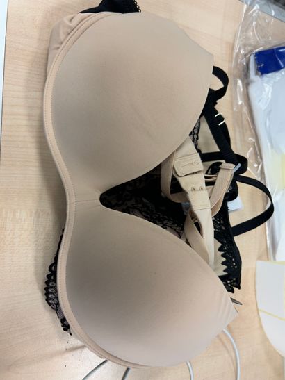 Lot de trois soutien-gorges Taille 80 A
Skiny
Wacoal
Marie...